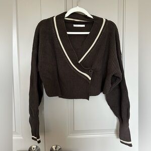 Oak and Fort Brown V-Neck Cropped Buttoned Women's Sweater
